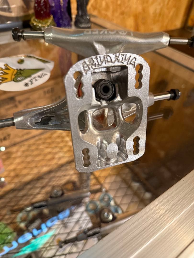 GRIND KING TRUCK LOCKER 8.0 スケボー