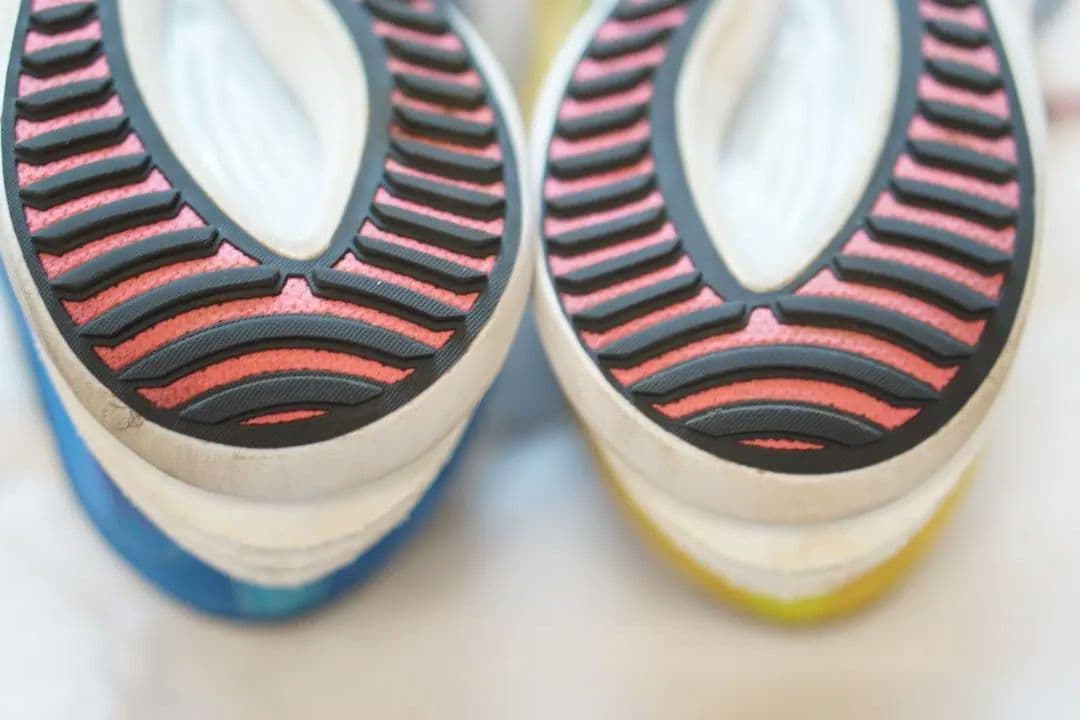 ミズノ　ウエーブリベリオンフラッシュ　27.5cm