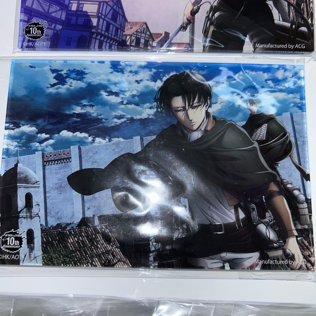 【未開封】進撃の巨人 10周年アクリルパネル ＆ リヴァイ缶バッジ32個