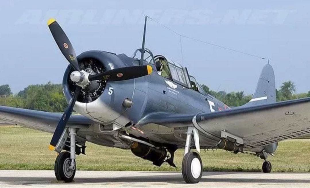 WWⅡ アメリカ海軍急降下爆撃機ドーントレス　1/72 完成品模型　ミッドウェー