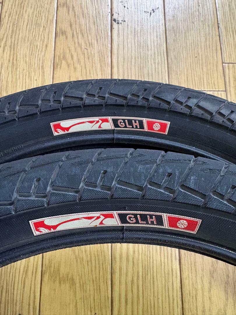 ANIMAL GLH 20×2.30 BMXタイヤセット