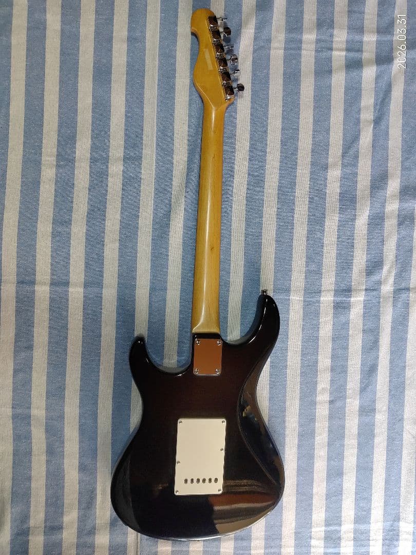 YAMAHAの1990年代後半のストラトタイプのEG-112遊べる半ジャンクです