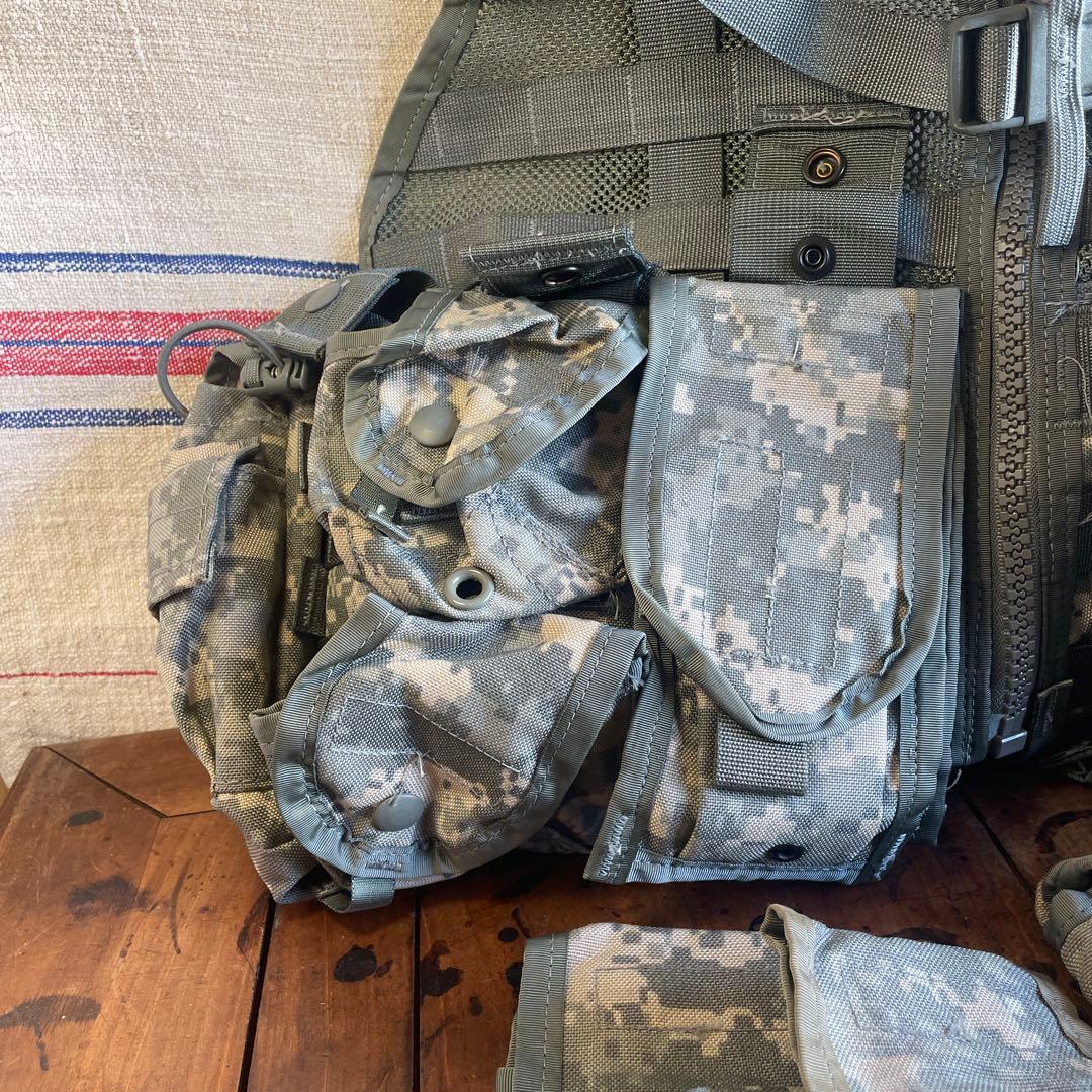 実物米軍放出 ACU装備フルセット１８点 タクティカルベスト＆バックパック