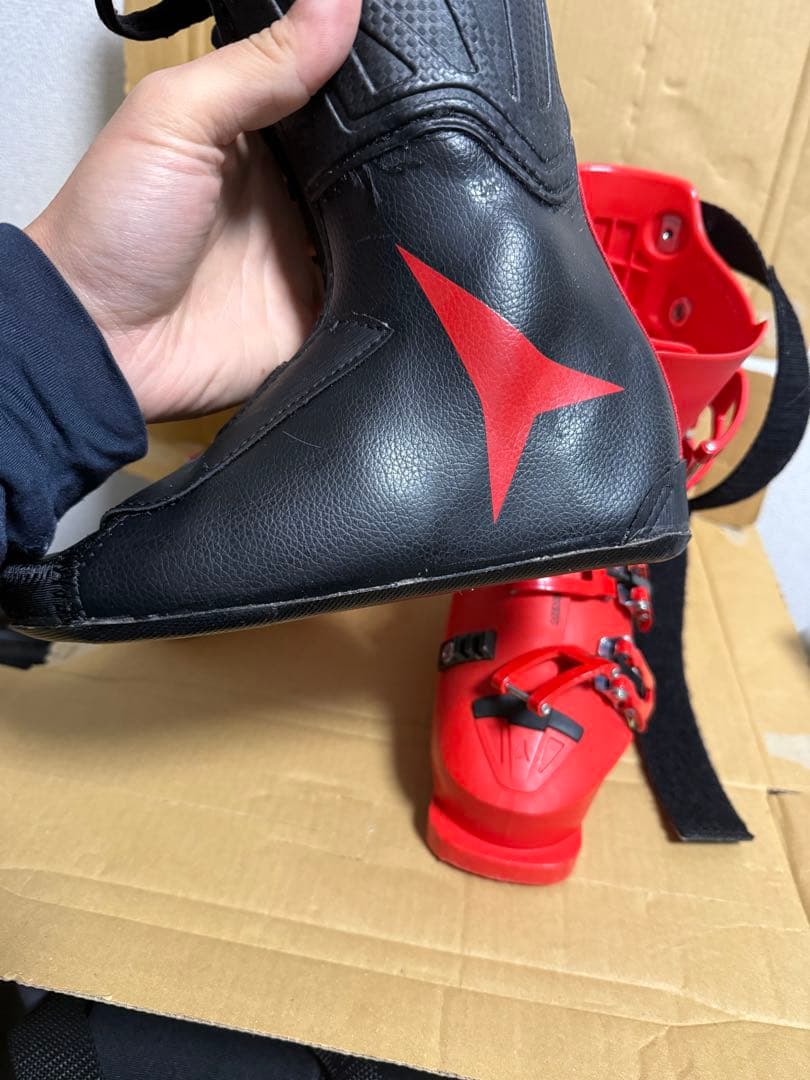 ATOMICスキーブーツ　 REDSTER CLUB SPORT 90