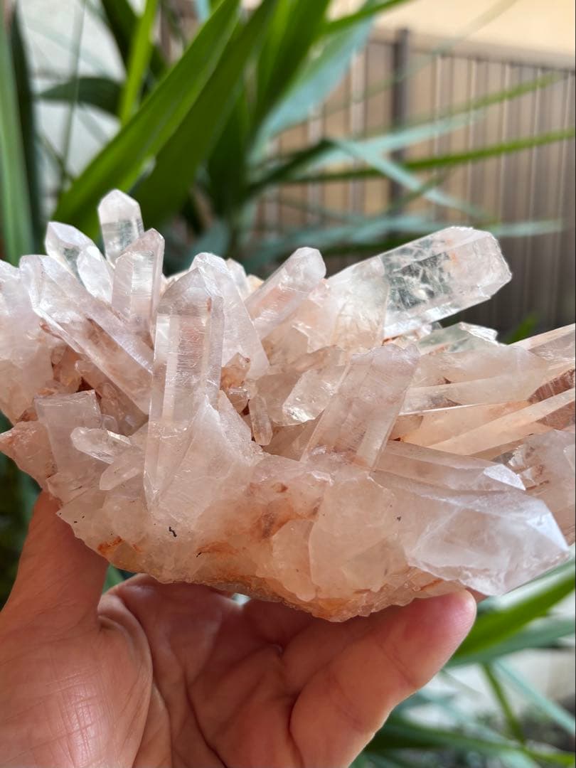 ピンク水晶クラスター　1059g マダガスカル産　優しくて可愛い　天然石