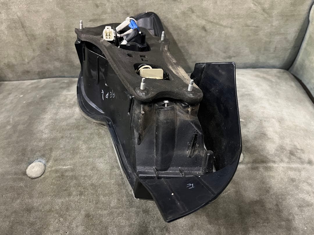 【送料込み】ZN6 86 純正　右テール　前期
