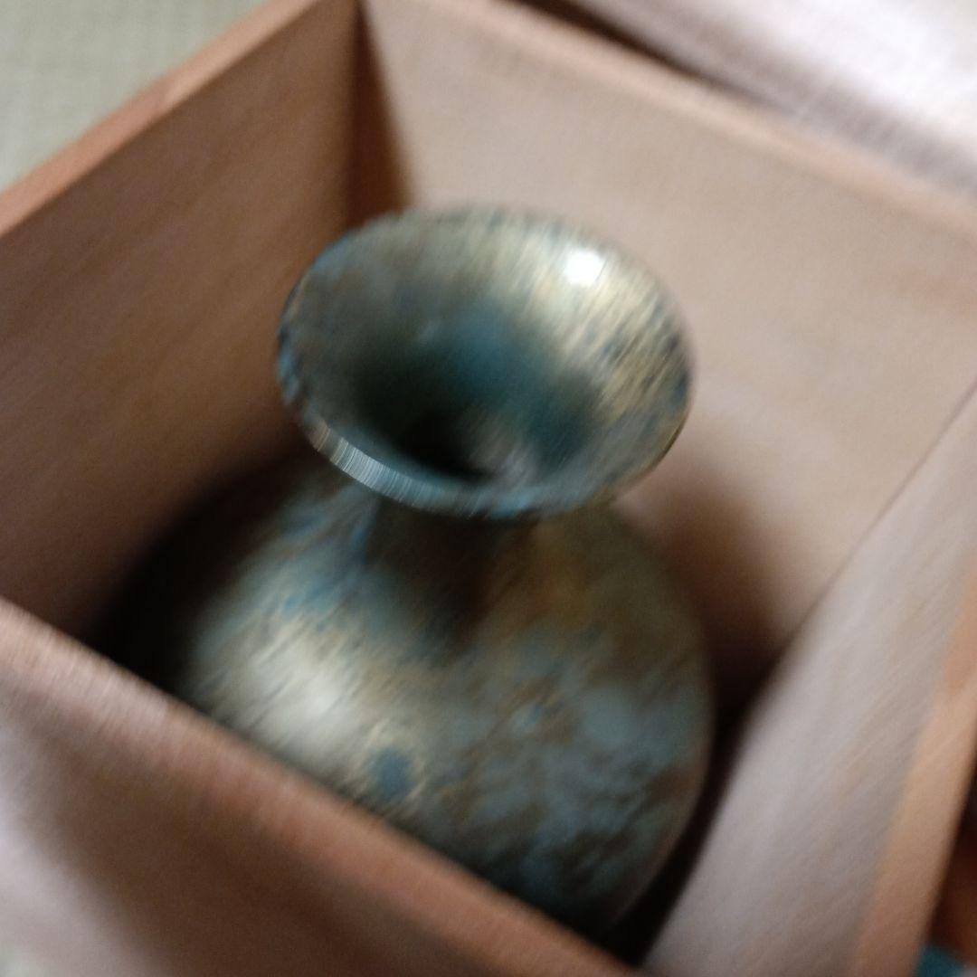 青緑金属花瓶 木箱付き