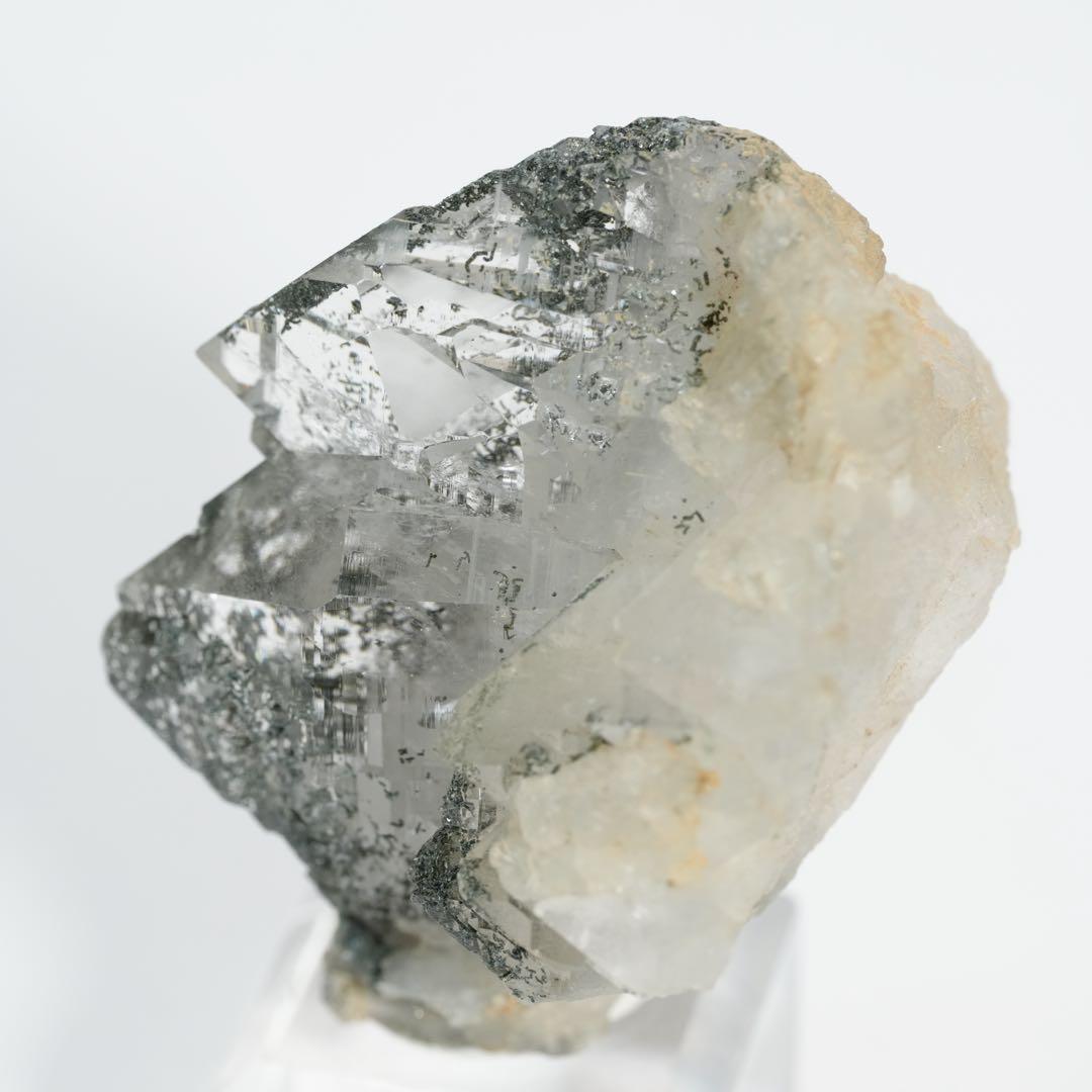 【綺麗な結晶】クローライトinクォーツ 60×48×48mm