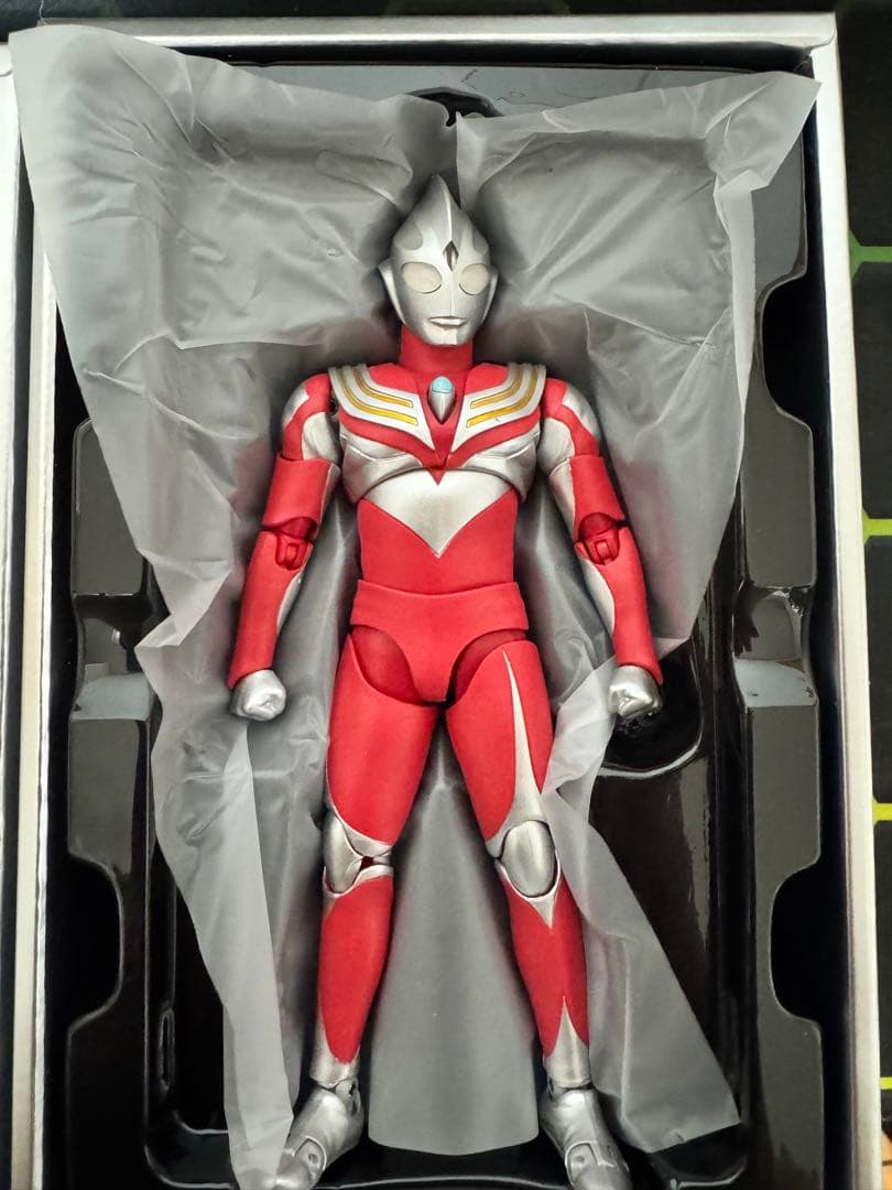 S.H.Figuarts (真骨彫製法) ティガ パワータイプ ダイナ