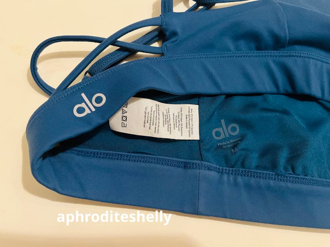【新品】alo yoga ブラトップ ブルー Mサイズ ブラ 試着のみ