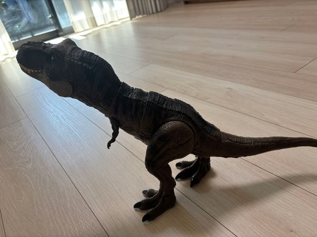 マテル　ジェラシックワールド　吠えるTレックス