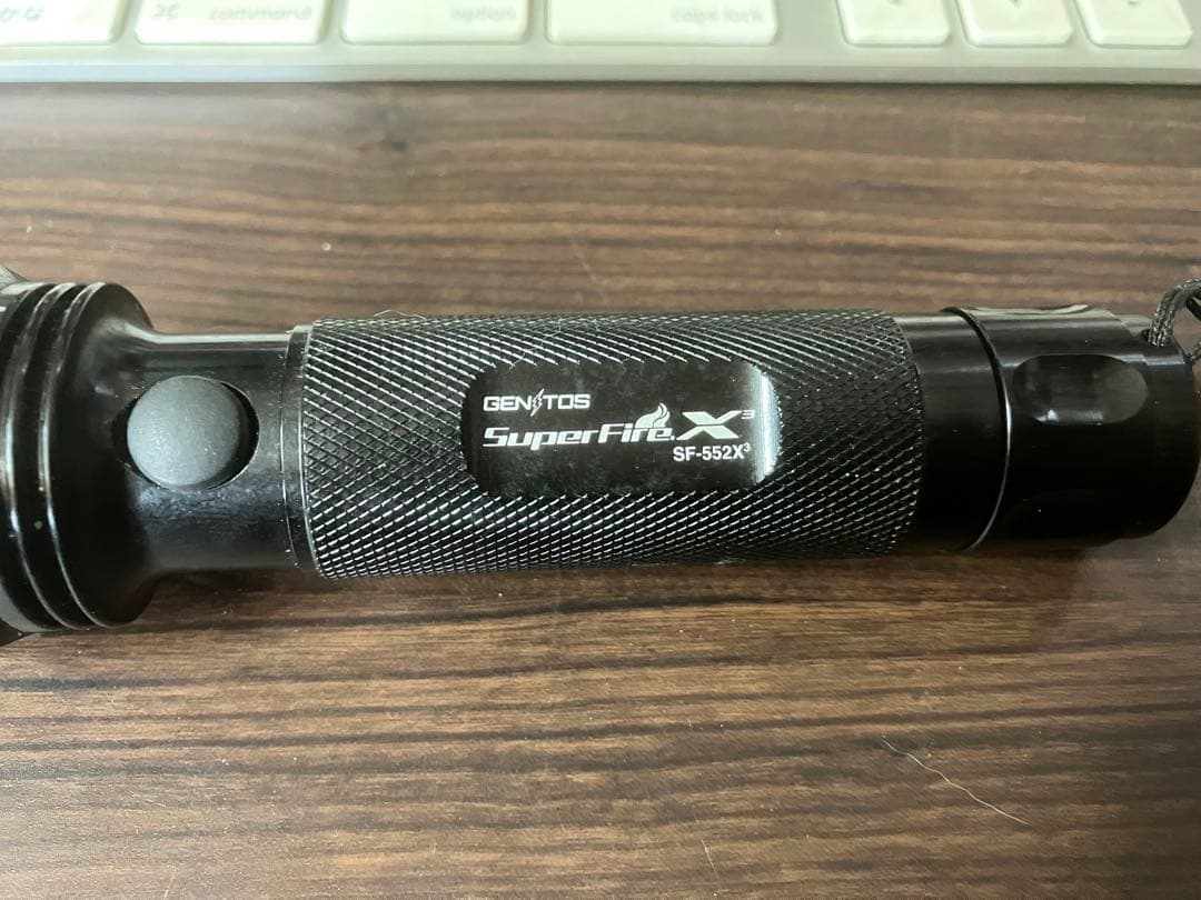 中古　新品非充電リチウム電池12本付けますLED懐中電灯