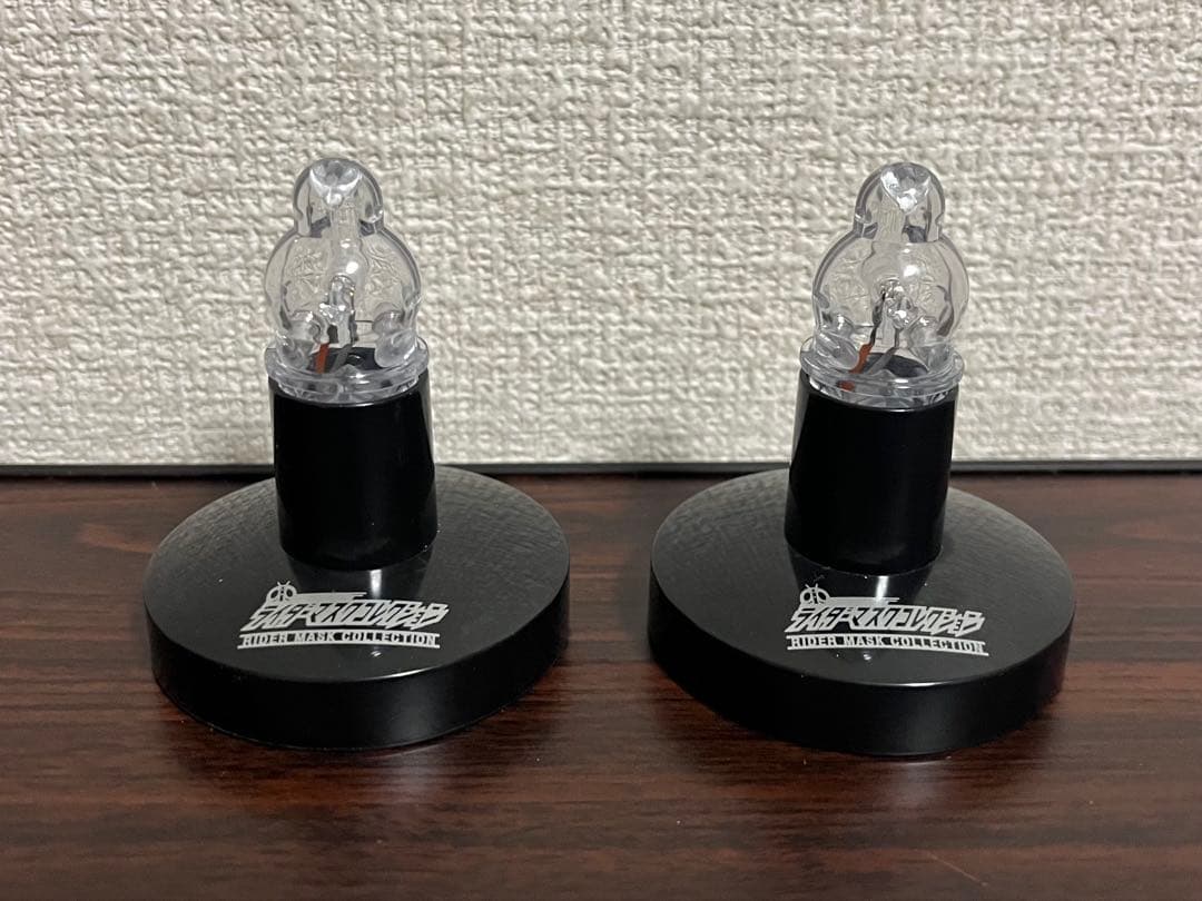 マスコレ 仮面ライダー龍騎 ナイト 王蛇 タイガ ガイ 発光台座