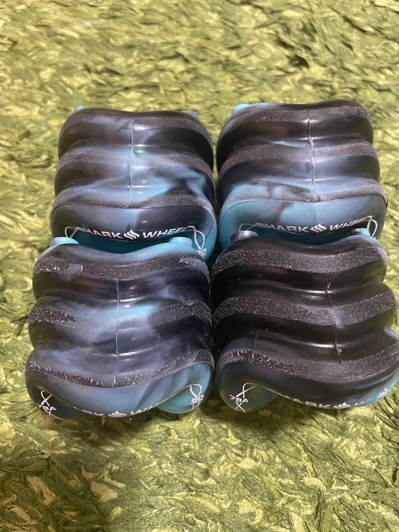 ［新品］シャークウィール 60mm 78a ブラック/ブルー スワール