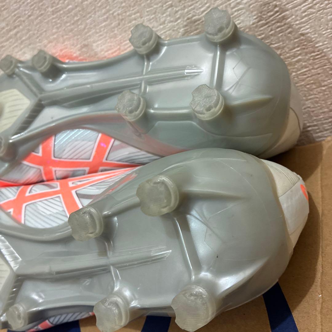 メナス5 ラグビーサッカースパイク29.5cm ホワイト/ビビッドコーラル