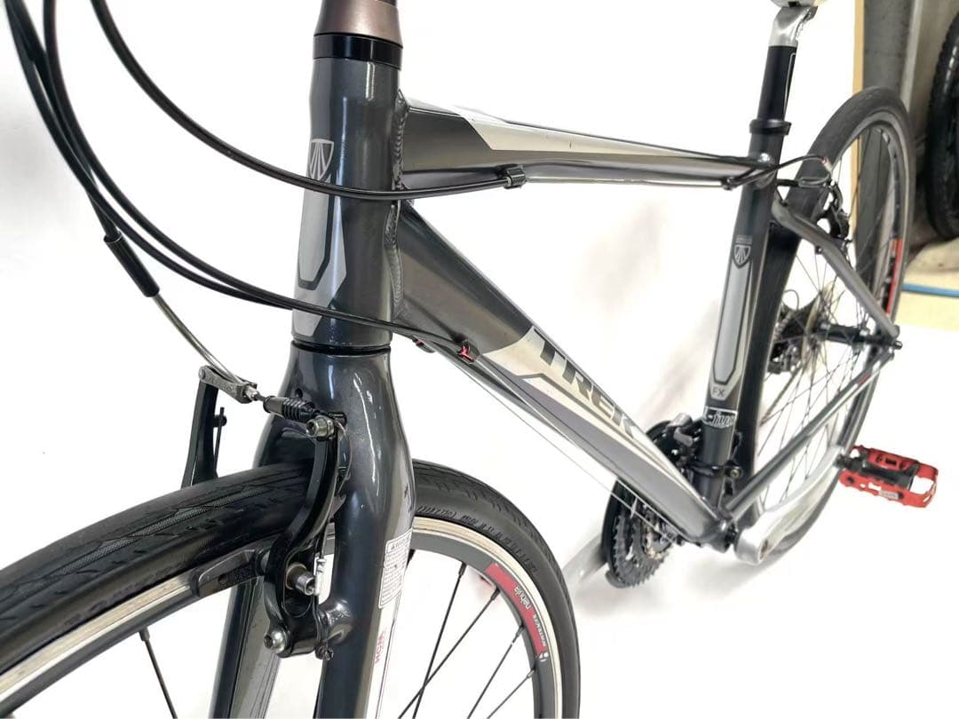送料無料【即乘】TREK クロスバイク FX7.4 超軽量10.8キロ 27速