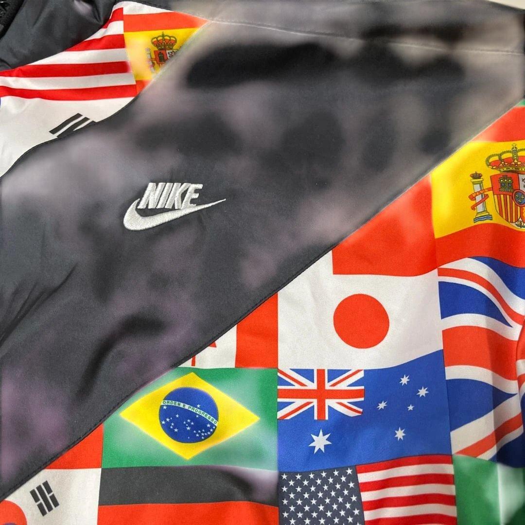 美品　NIKE ナイロンパーカー　ジップアップ　国旗　レディース　XL