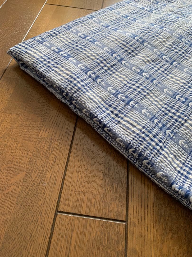 ネイビーとホワイトのチェック柄・いかり柄　シワ加工あり　370cm×120cm
