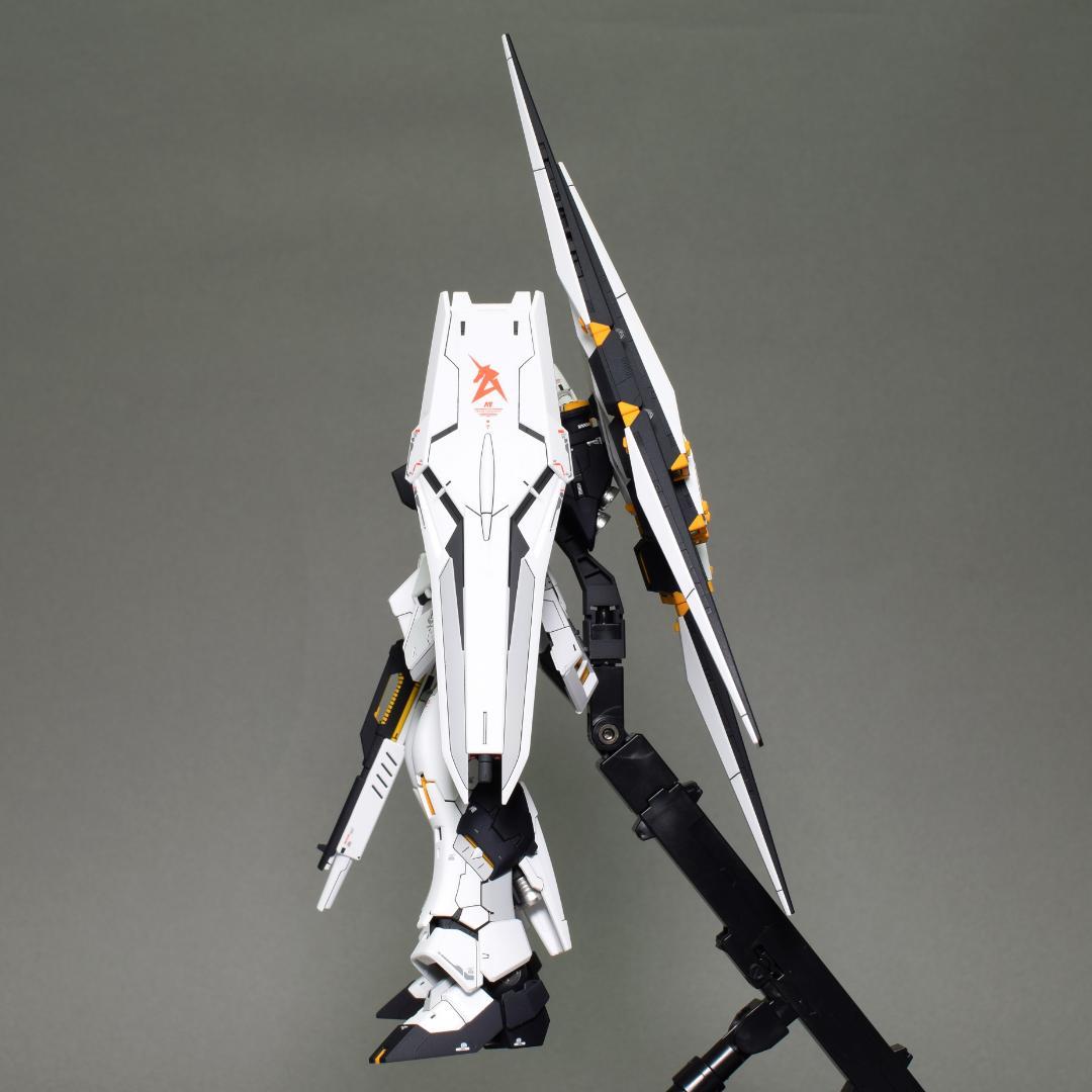 塗装済み完成品 RGニューガンダム
