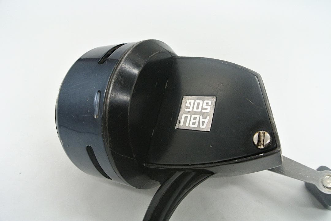 ABU 506 クローズドフェイス スピニングリール