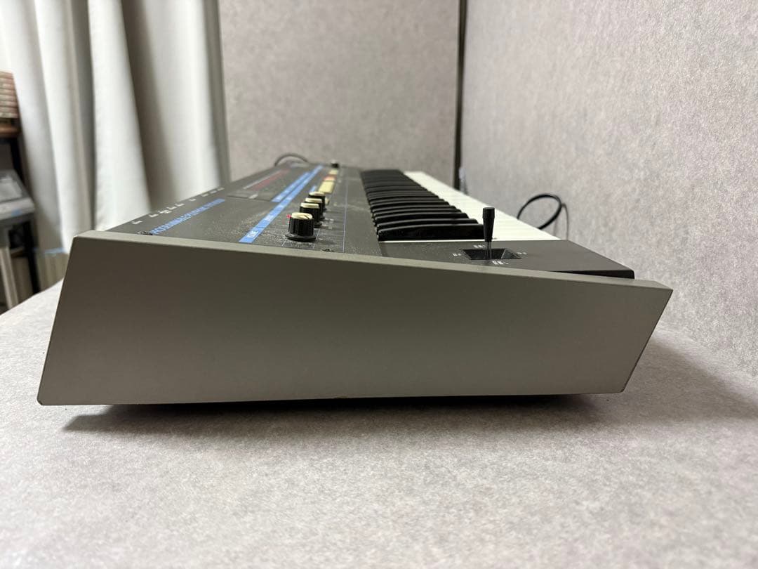 アナログシンセサイザー KORG コルグ POLY-61 ハードケース付き