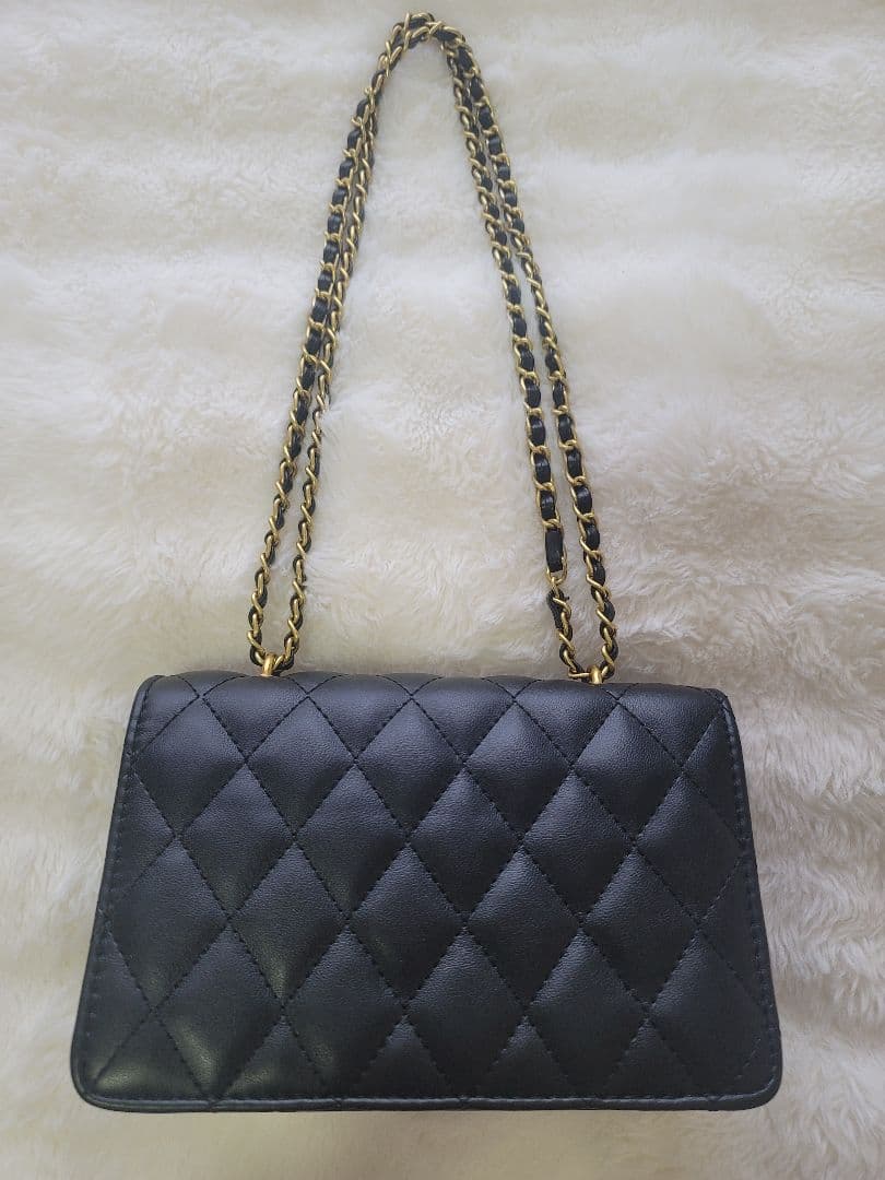 ノベルティ CHANEL ブラック レザー ショルダーバッグ ゴールド