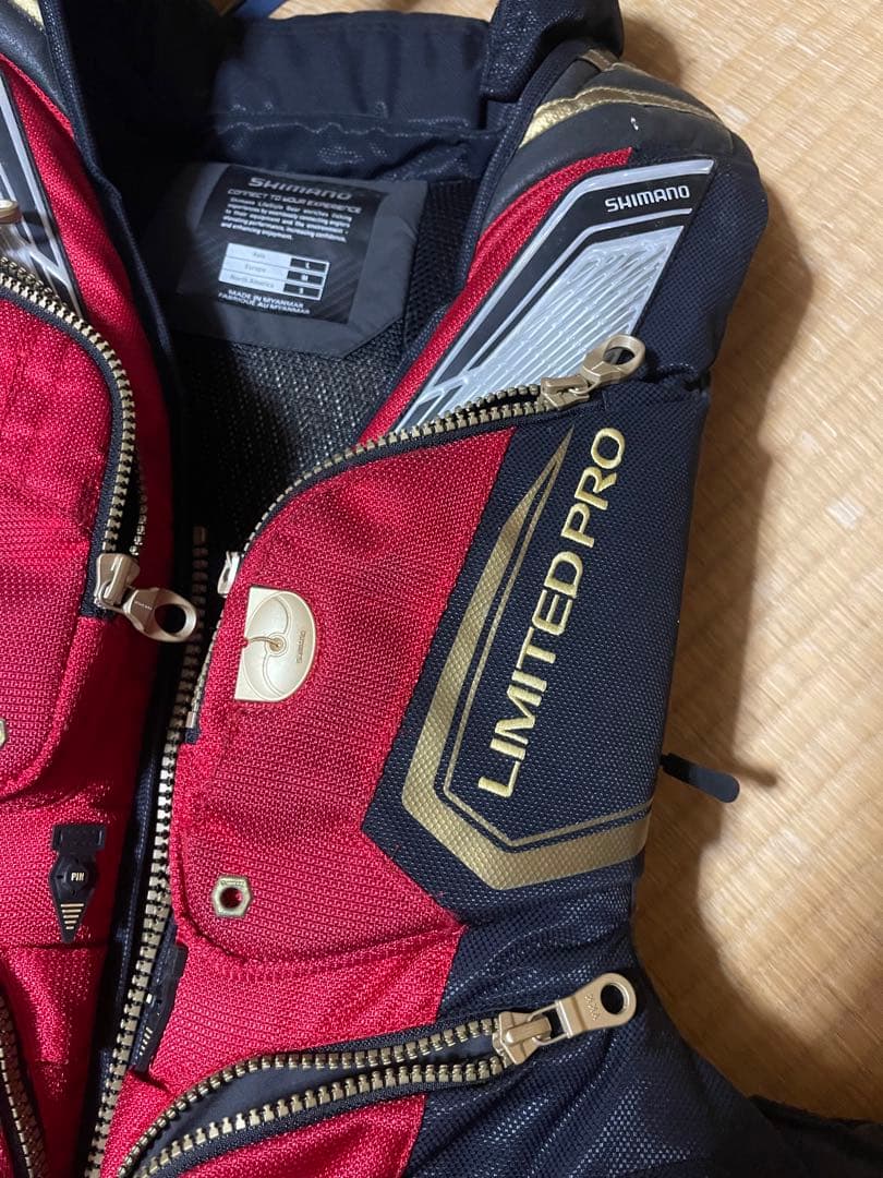 SHIMANO LIMITED PRO FIRE BLOOD ライフジャケット
