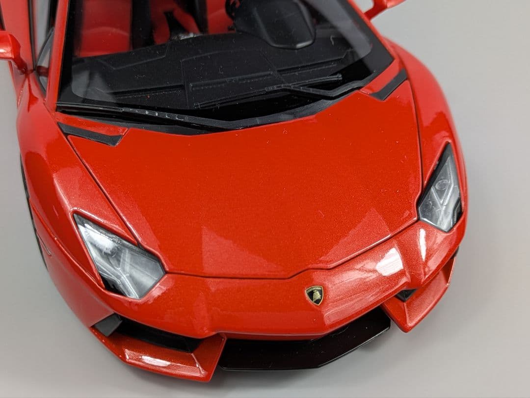 1/18 ミニカー ウイリー　ランボルギーニ　アヴェンタドール　 LP700-4