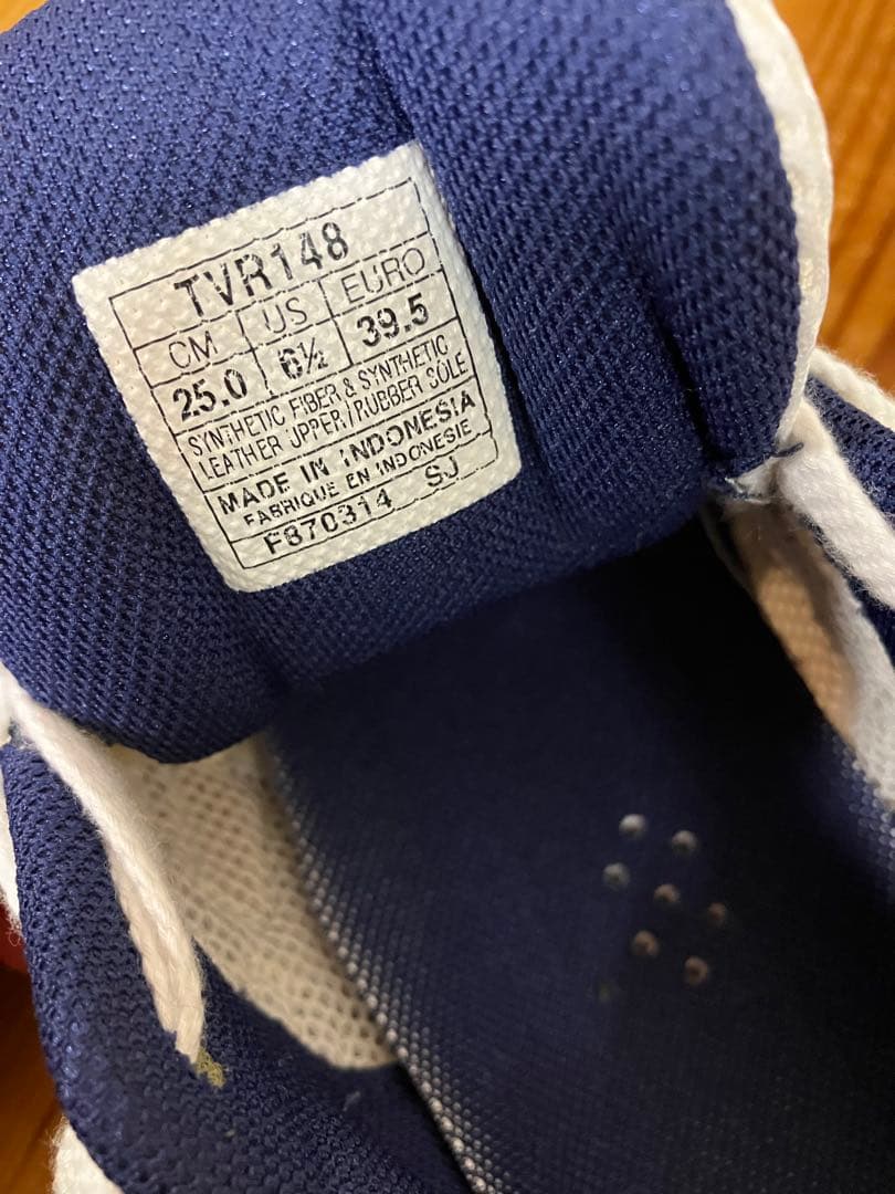 asicsバレーボールシューズ　膝サポーター2セット