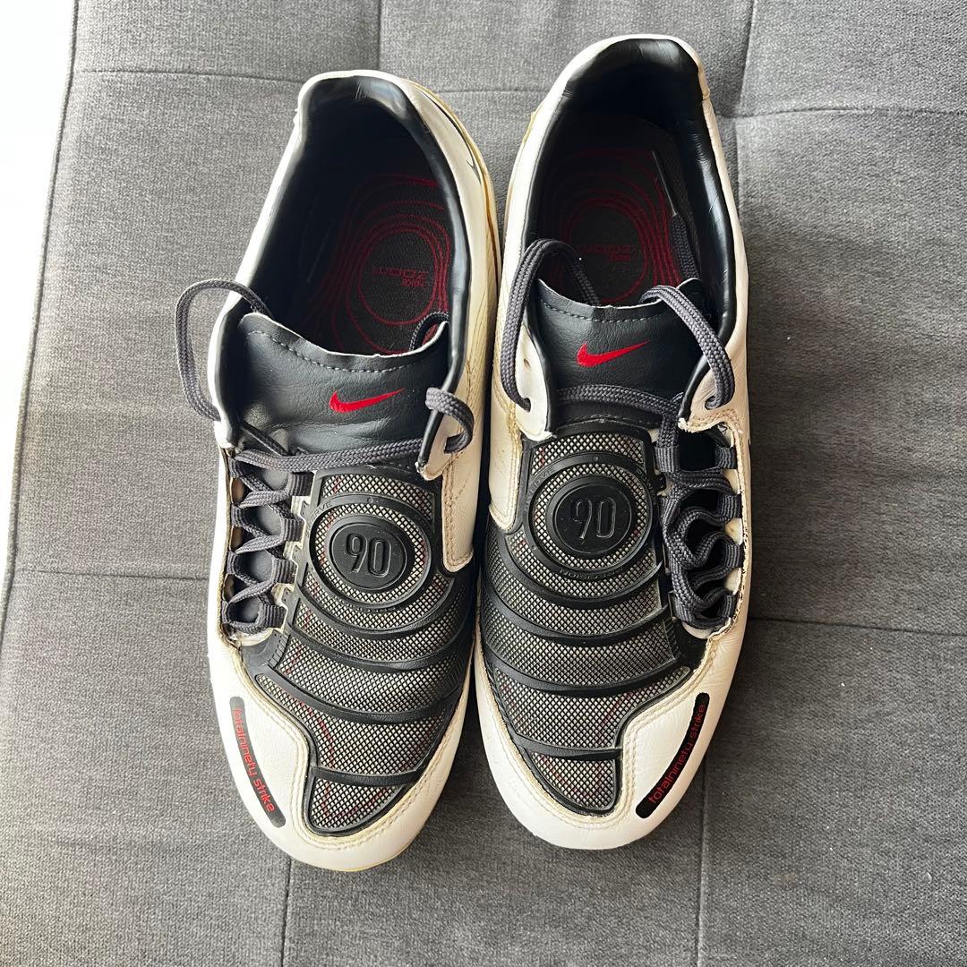 NIKE トータル90ストライク