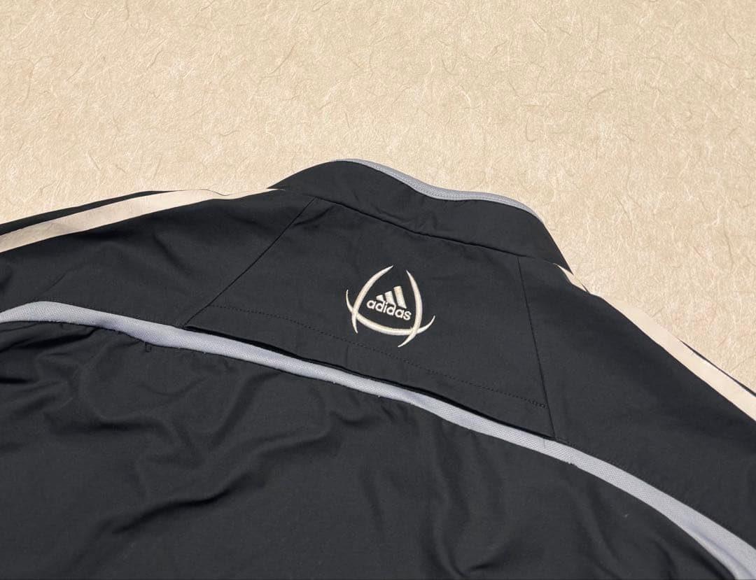 adidas レアルマドリード　ピステ