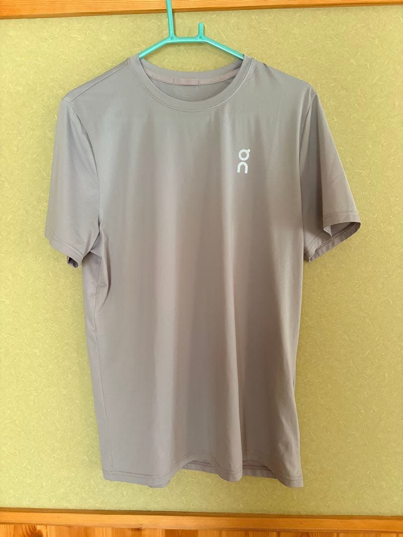 On on ランニングウェア　トレーニング　Tシャツ　2枚セット　サイズS 美品