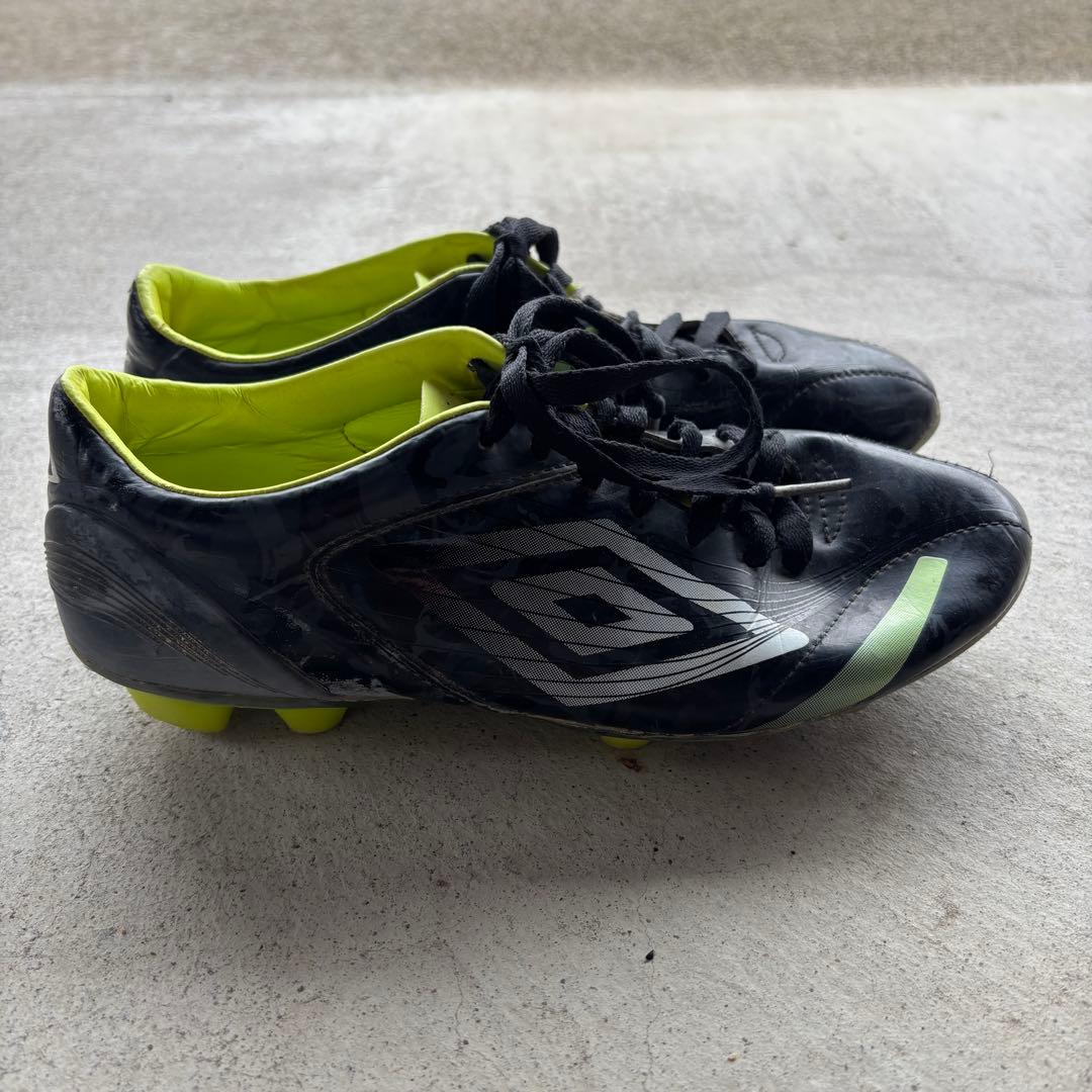Umbro サッカーシューズ スパイス ブラック/ライム 25