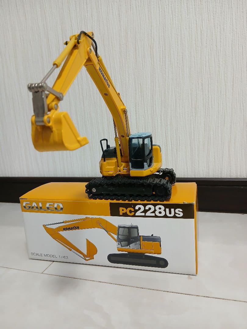 GALEO KOMATSU PC228US 1/43 ユンボ　小松製作所