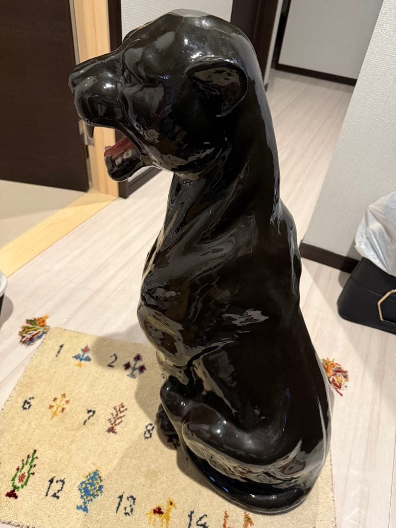 黒豹の陶器