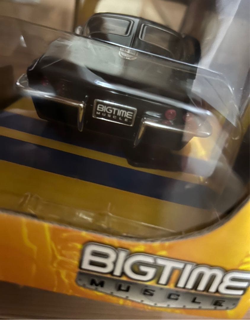 ミニカー 1983 CHEVY CORVETTE STING RAY 1/24