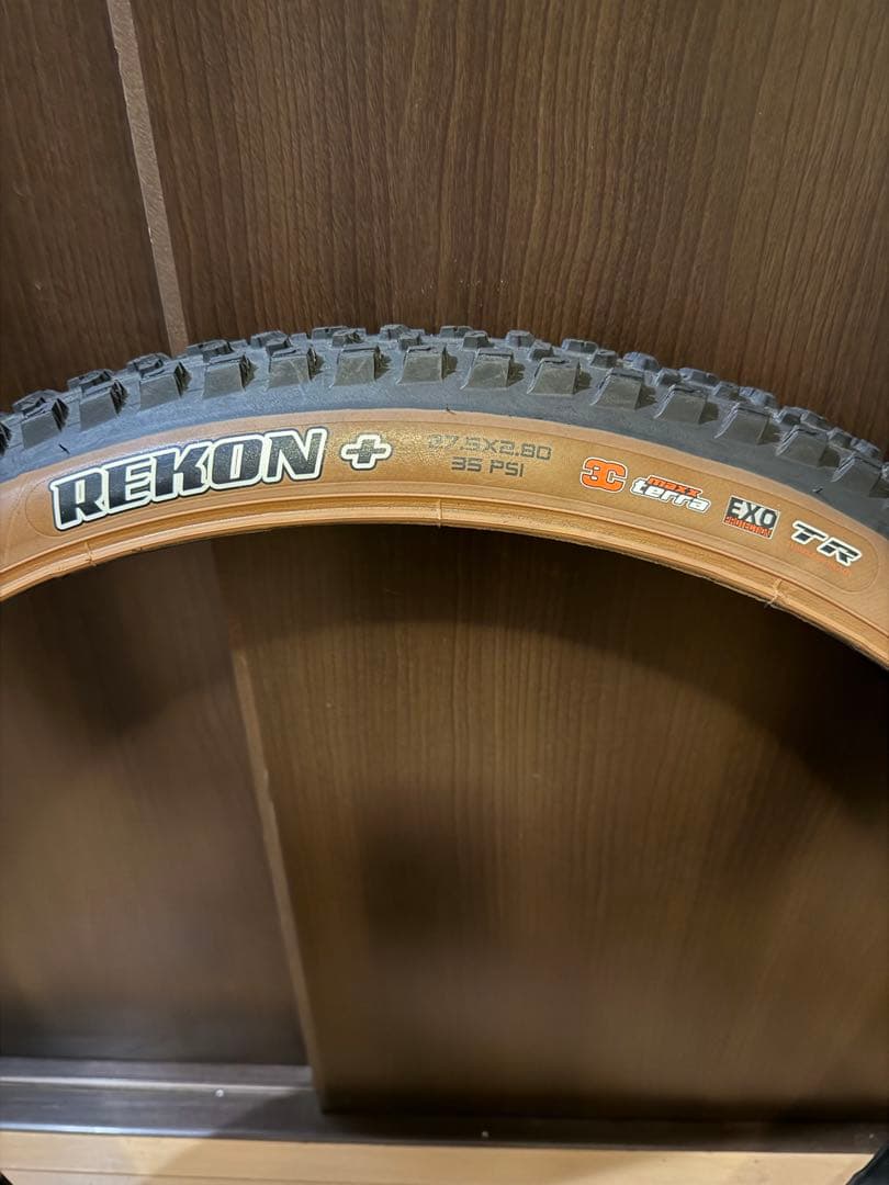 MAXXIS(マキシス) REKON＋　リーコンプラス 27.5×2.80 タン