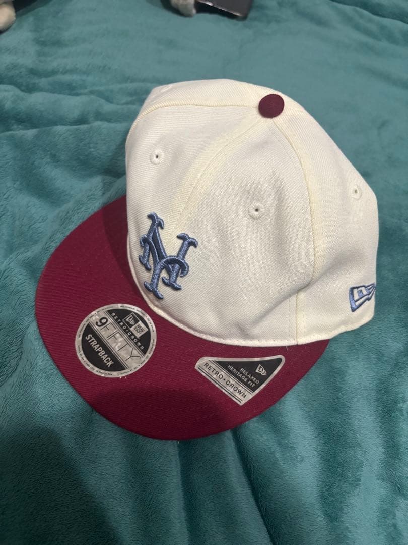 New Era 9FIFTY ホワイト/バーガンディキャップ
