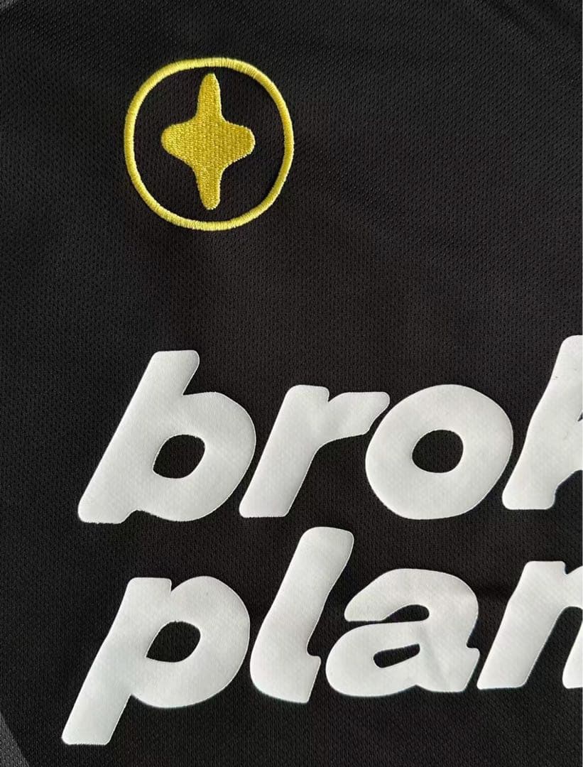 Broken planet football tee ゲームシャツ
