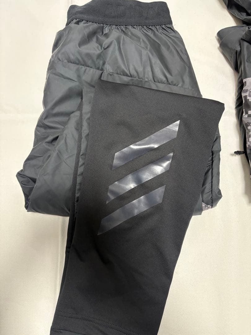 新品未使用adidas ウィンドブレーカー　パンツ上下セット