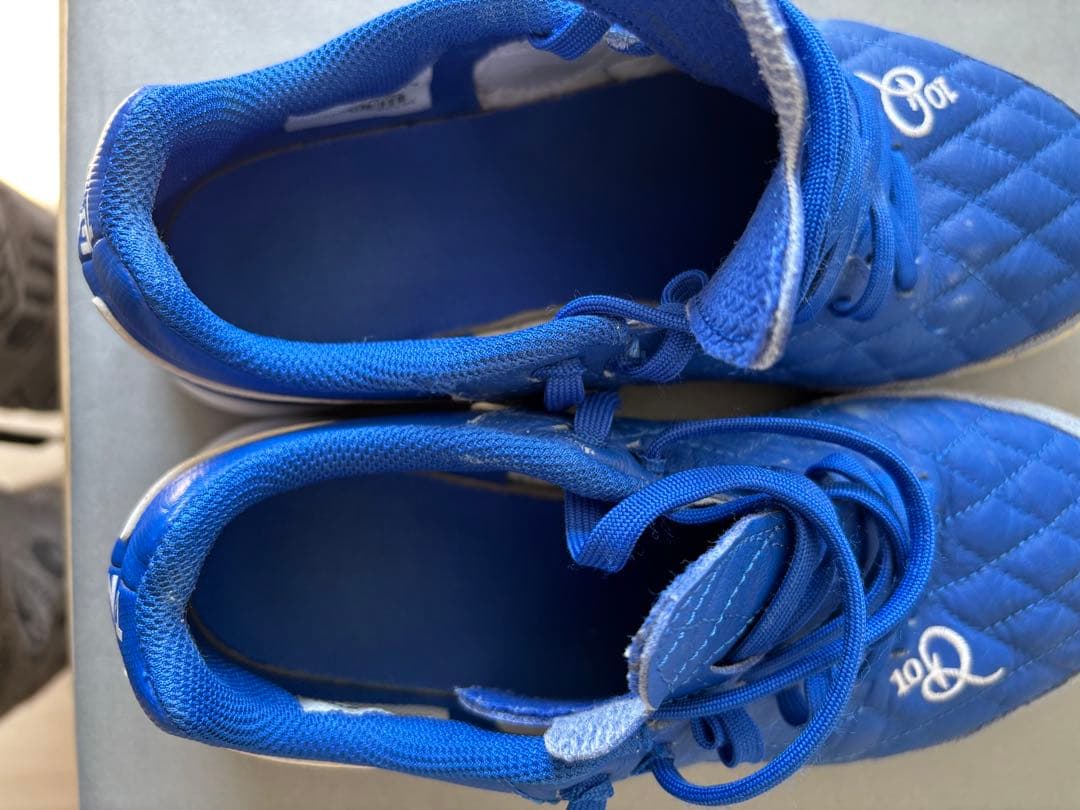 NIKE ティエンポロナウジーニョ フットサルシューズ