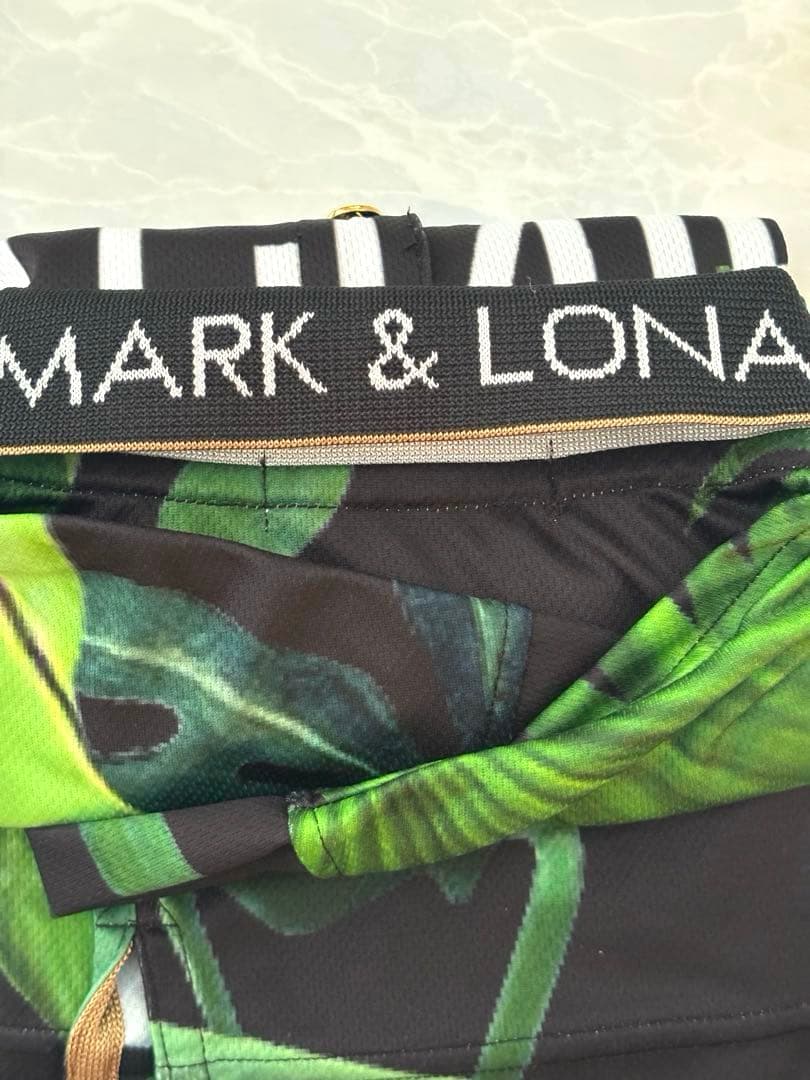 美品 MARK&LONA 半袖ポロシャツ　M ボタニカル柄 ブラック