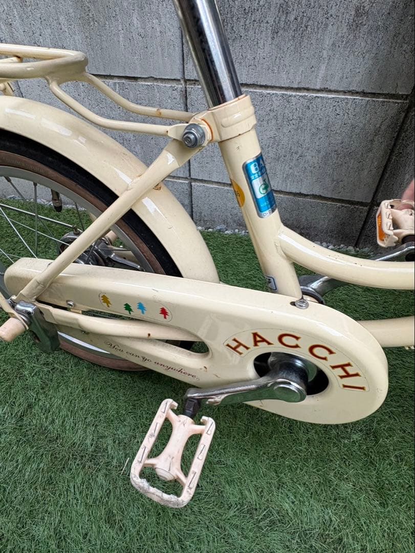 引取限定。HACCHI 幼児用自転車 前カゴ付き クリーム色