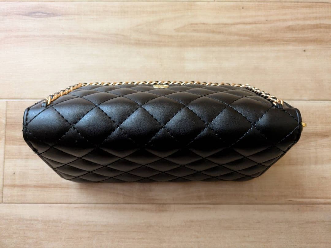 CHANELノベルティ ブラックレザー財布 キルティング
