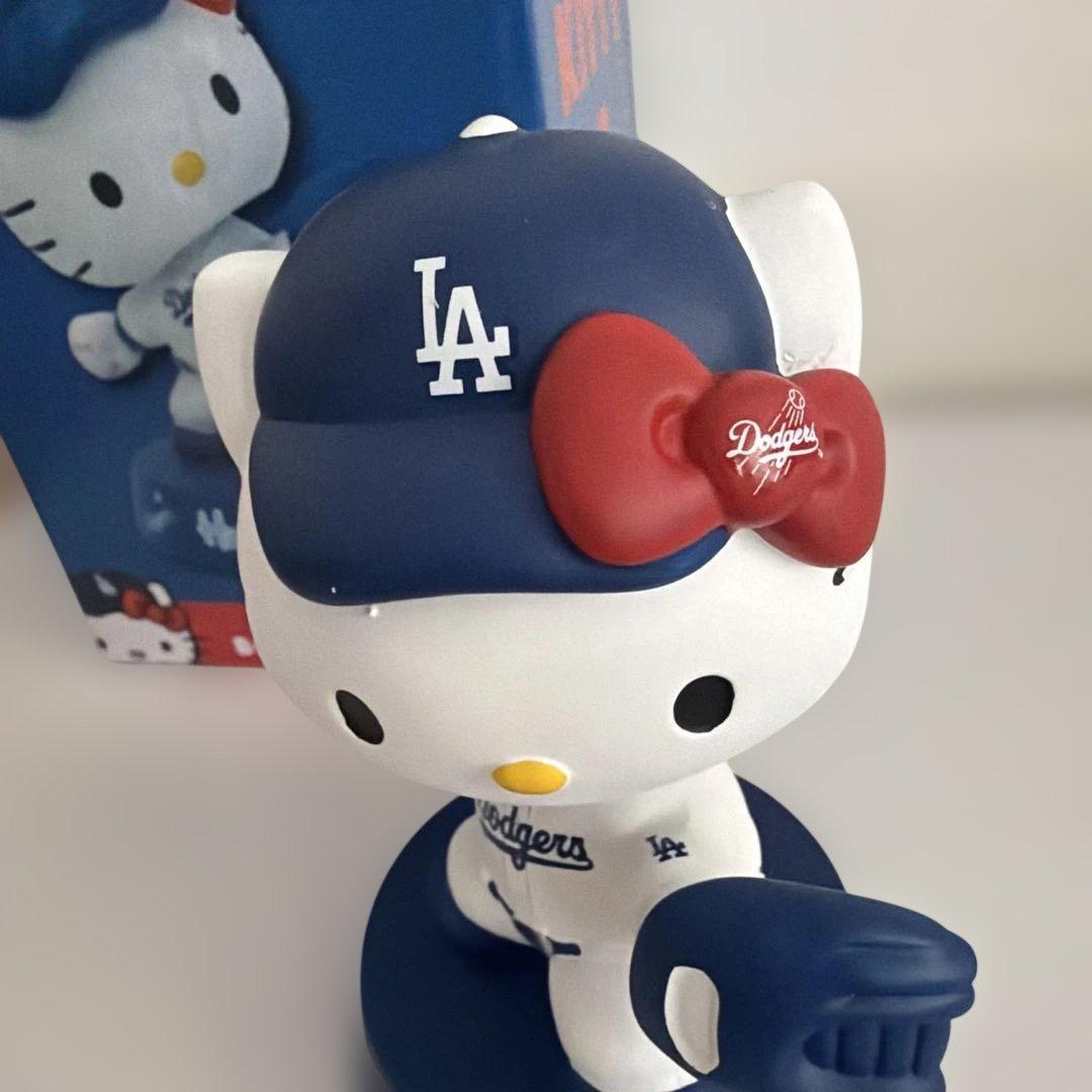 激レア 新品 箱付ハローキティ × ドジャース ボブルヘッド 陶器のような重厚感