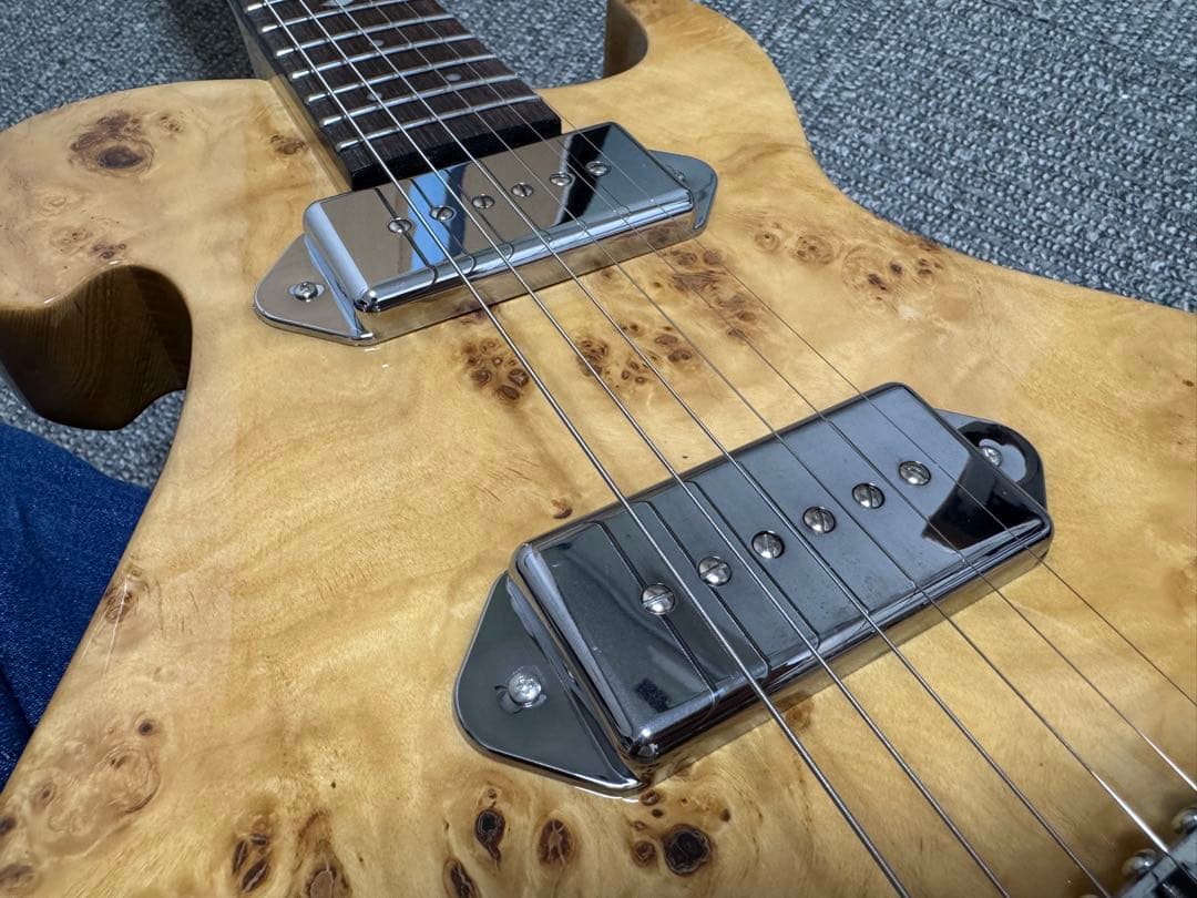 新品同様 Bigsbyタイプ　エレキギター