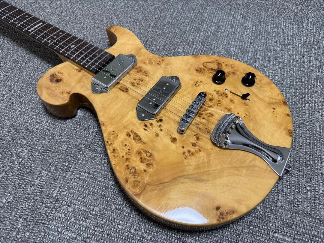 新品同様 Bigsbyタイプ　エレキギター