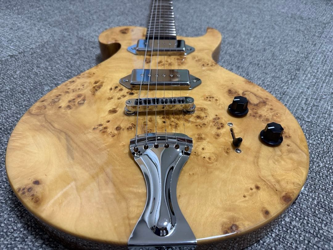 新品同様 Bigsbyタイプ　エレキギター