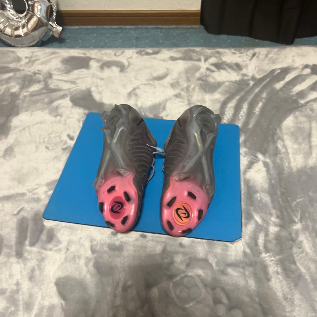 超希少スパイクNike サッカーシューズ グレー/ピンク