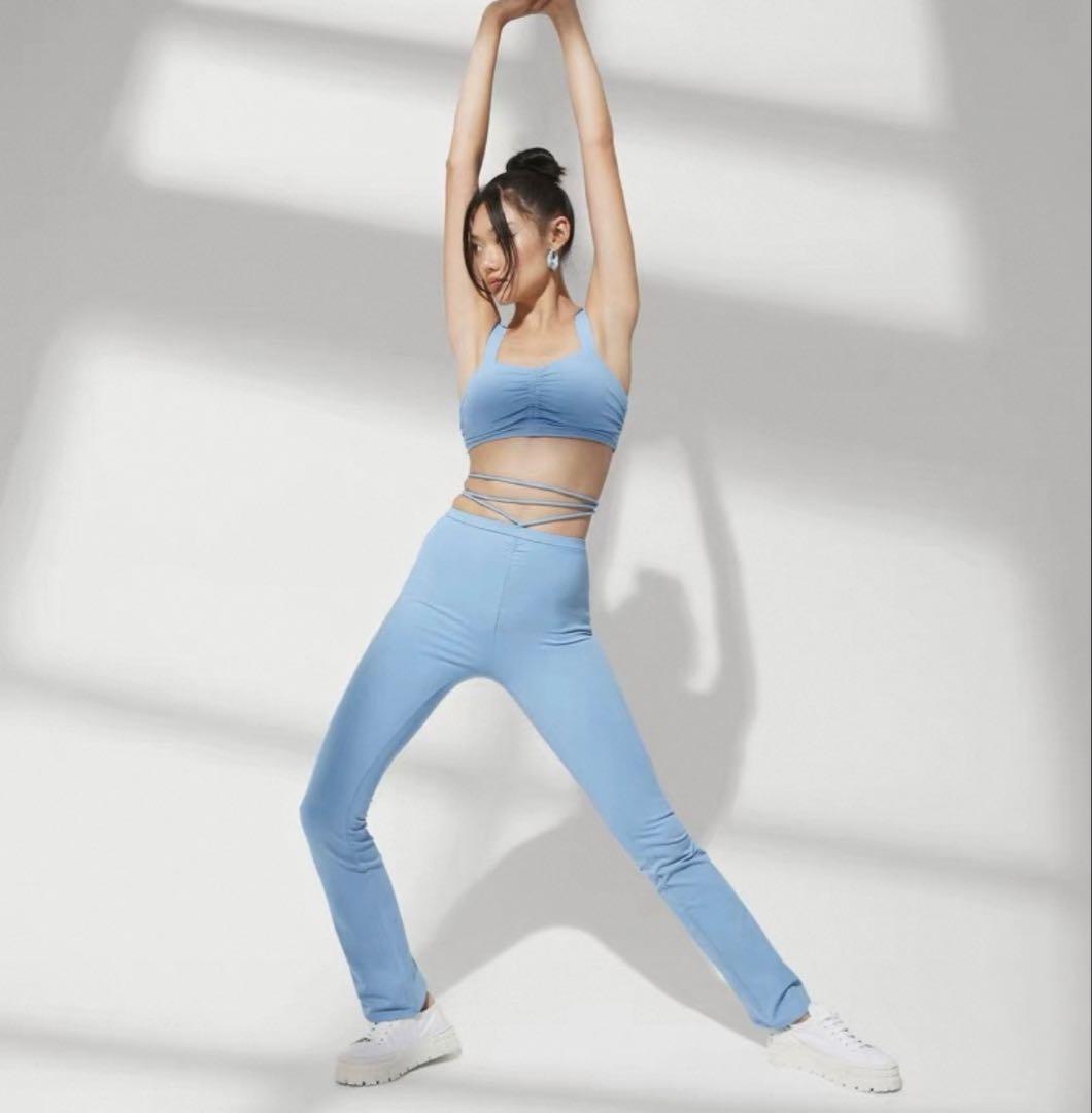 Alo Yoga AIRBRUSH CINCH セットアップ